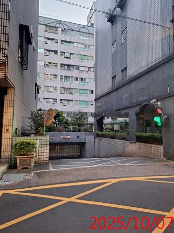 新北板橋拍賣華廈-4